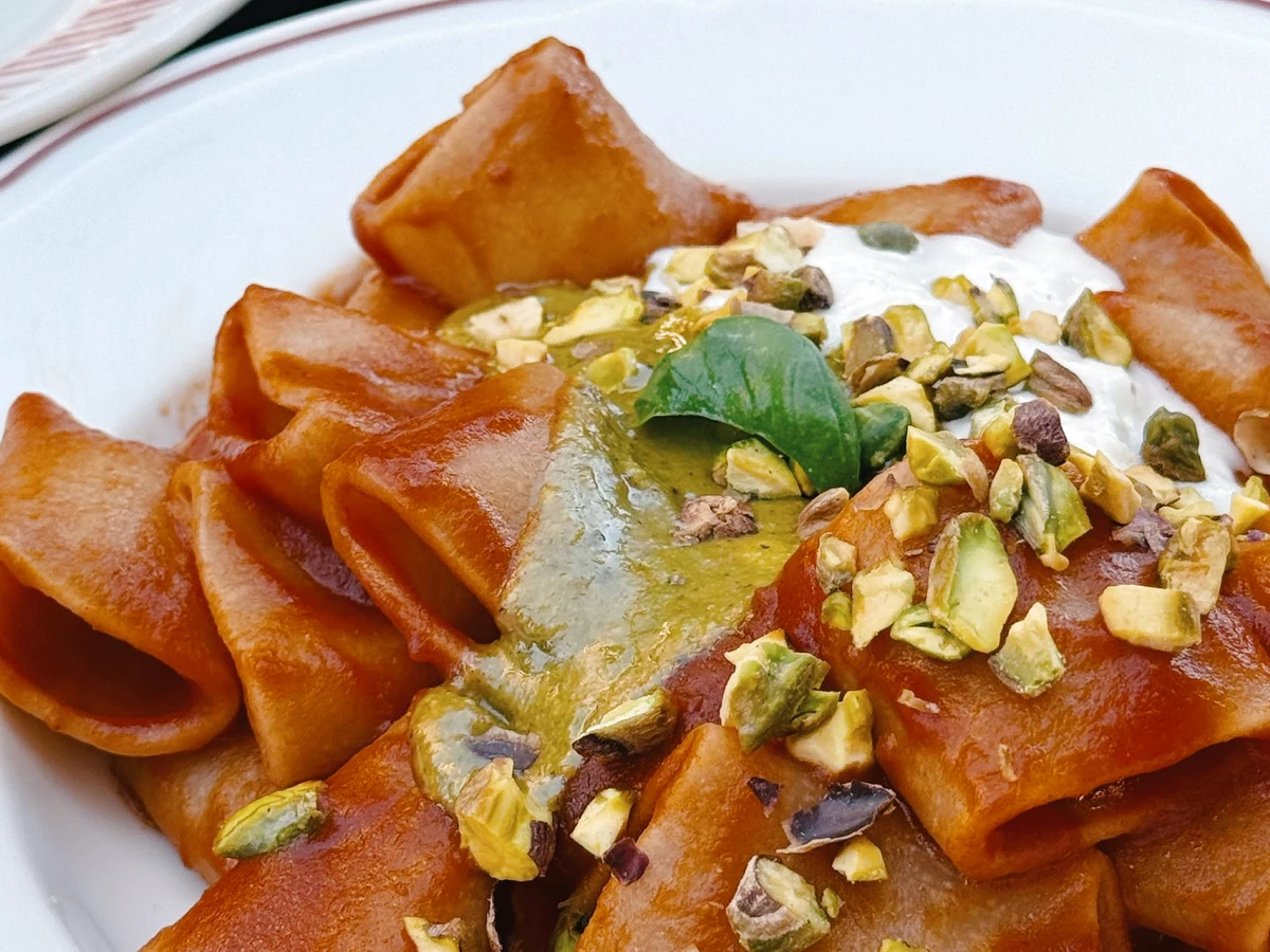Pasta italiana servita con cura